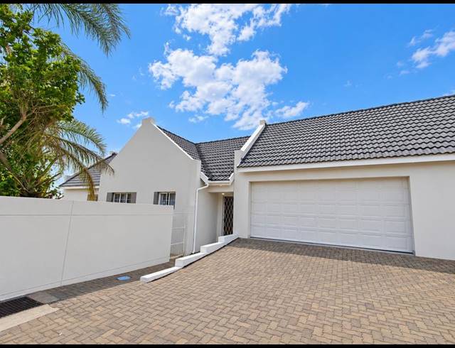 3 BEDROOM TOWNHOUSE FOR SALE IN KOSMOSDAL